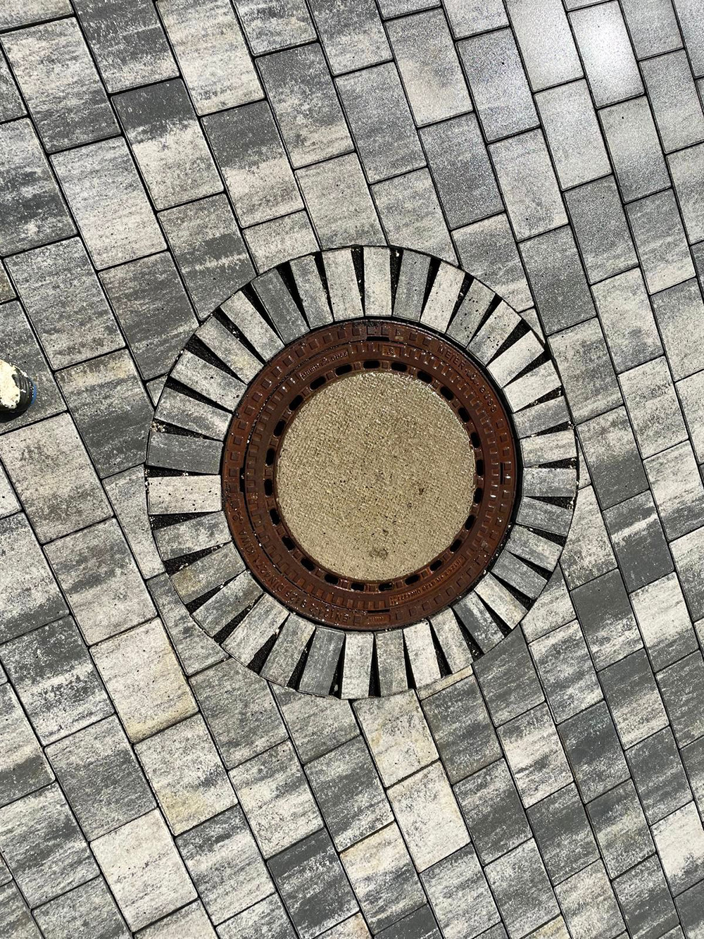 Rundes Pflaster-Mosaik als Blickfang